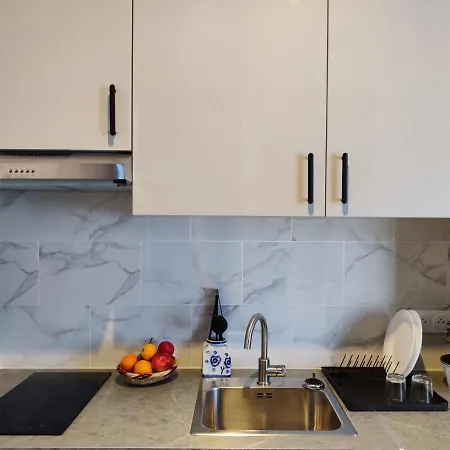 Equipe, Grande Terrasse, A Cote De La Gare